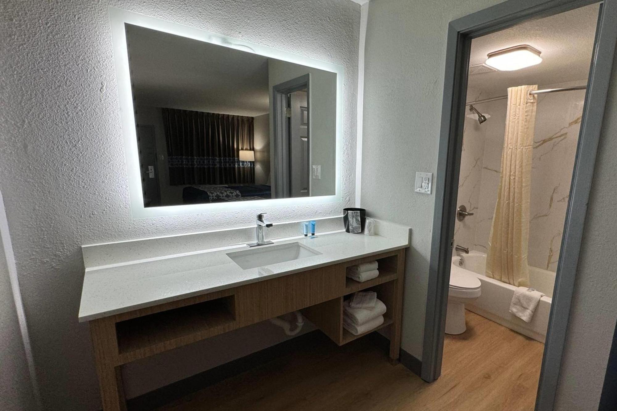 Travelodge By Wyndham Motel Gainesville